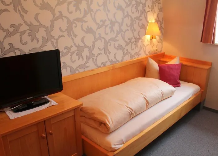 Schwarzes Lamm בית הארחה 3*