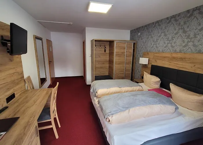 בית הארחה Schwarzes Lamm 3*