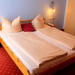 Guest house Schwarzes Lamm 3*