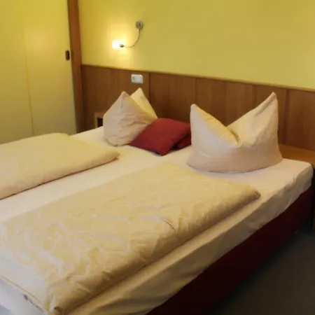 Guest house Schwarzes Lamm 3*